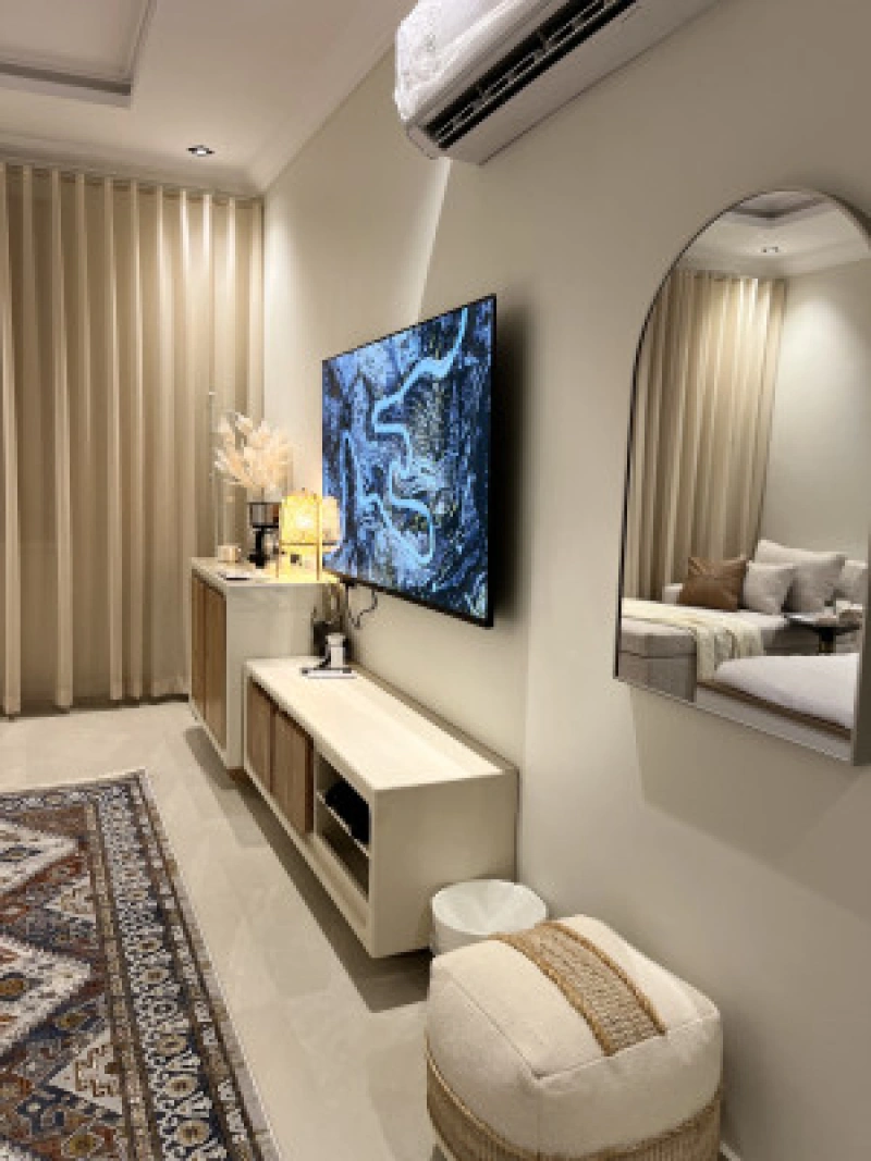 Quiet studio with complete privacy